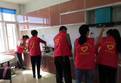 迎国庆、庆中秋、情暖夕阳——兰西县阳光巾帼志愿服务队社区活动纪实